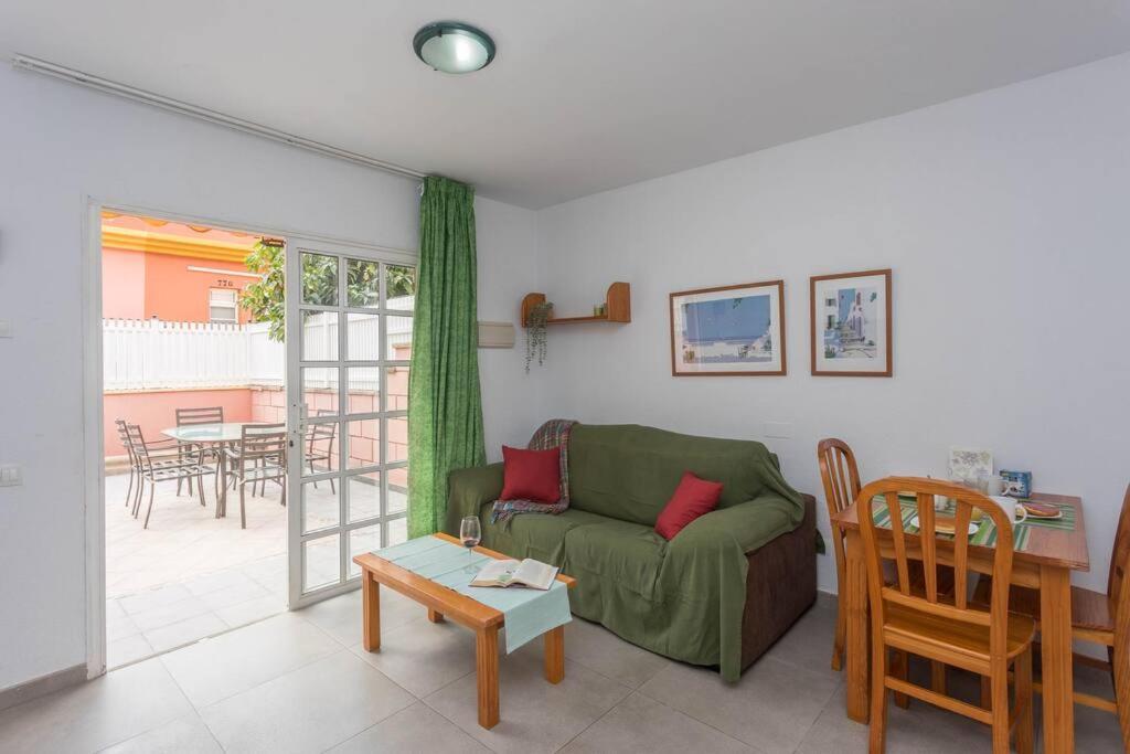 Apartamento Con Terraza Y Piscina *